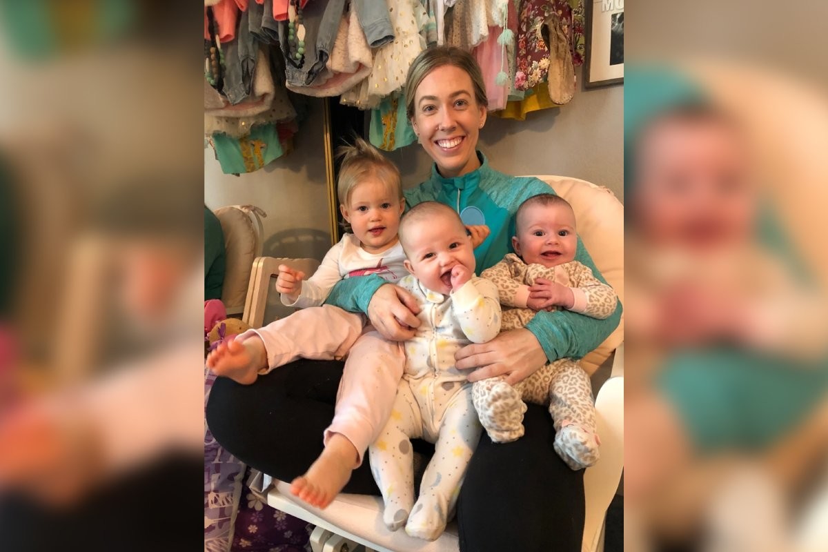 Женщина родила троих детей менее чем за год